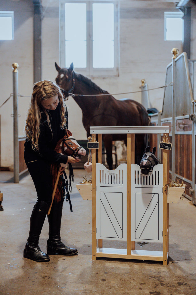 By Astrup Hestestald til Kæphest - Hvid