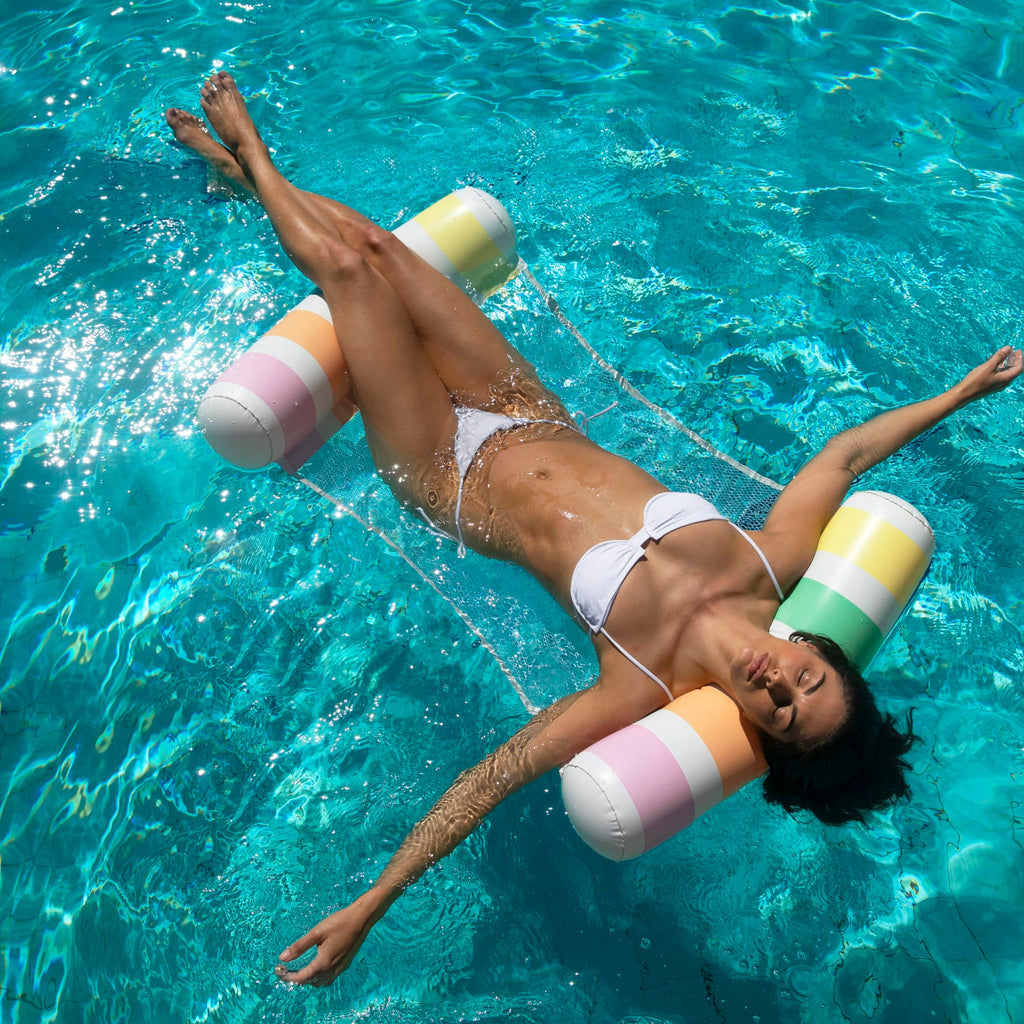 Sunnylife flydende hængekøje - Pool Side Hammock Float Pastel Gelato